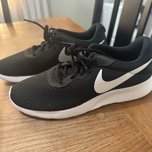 Women’s Nike Shoes size 10